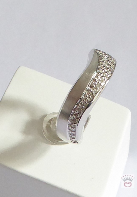 Rhodinierter Silberring in matt/glänzend mit synthetischen Zirkonia.